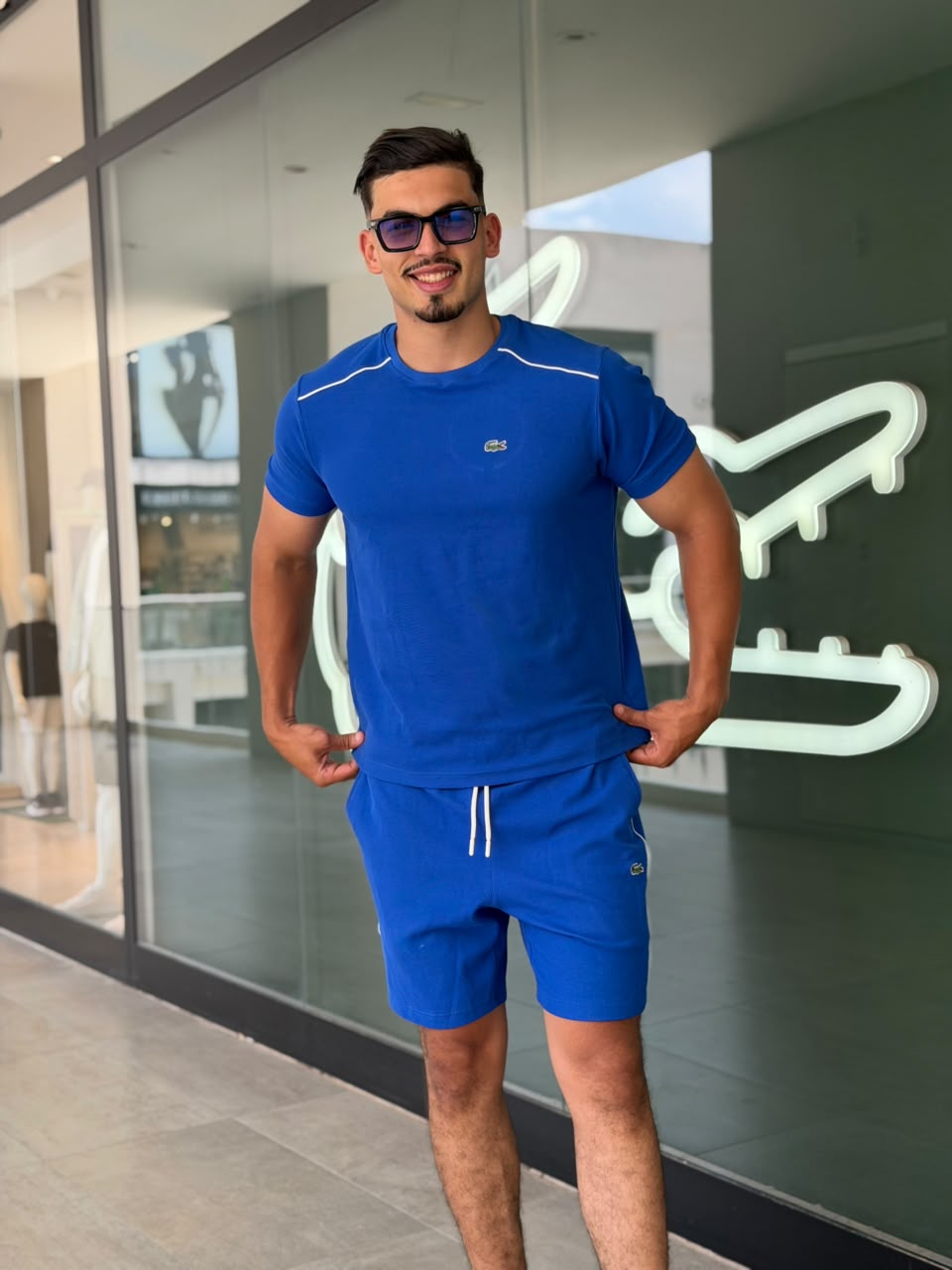 Ensemble Sportswear Premium.