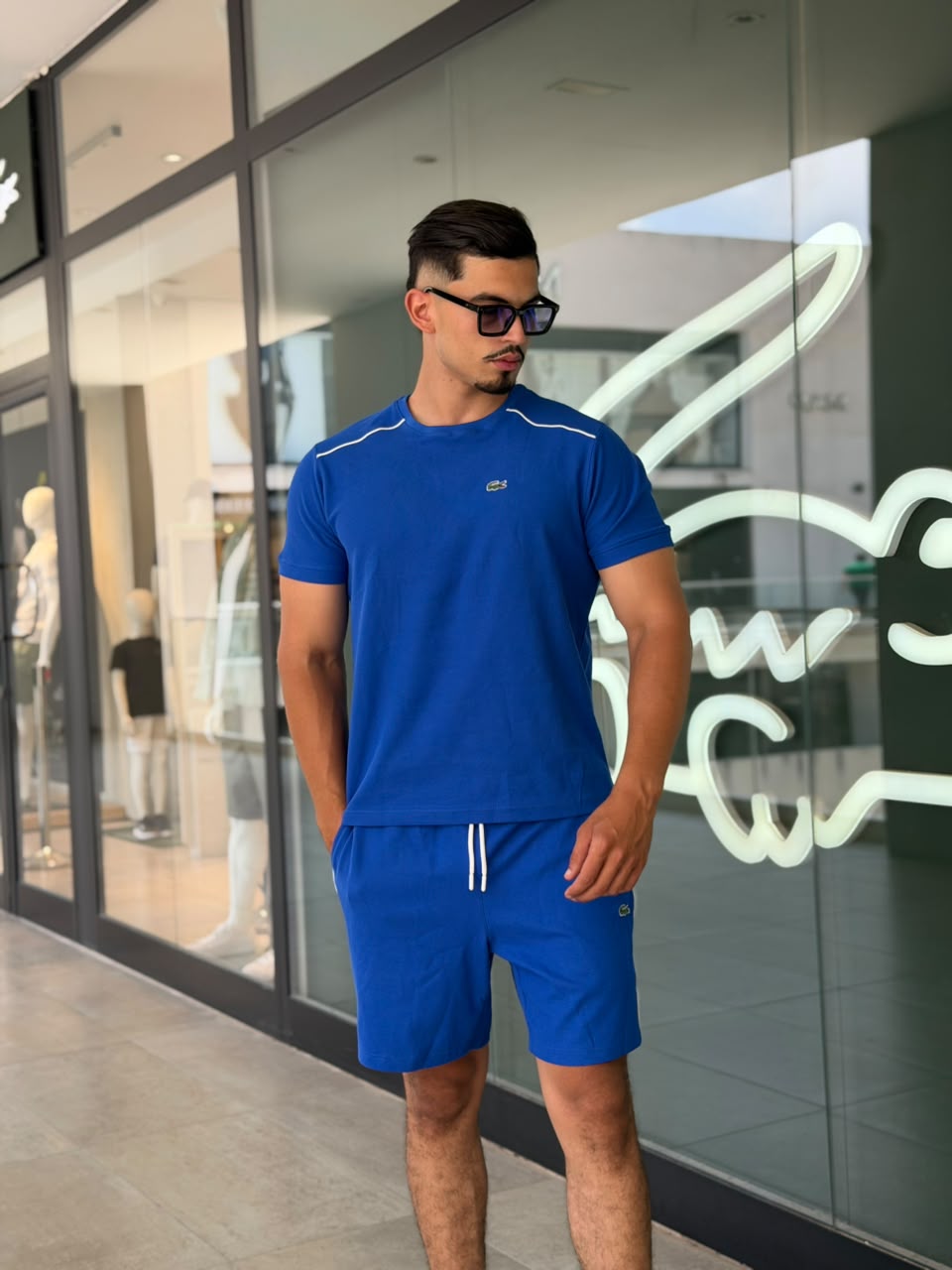 Ensemble Sportswear Premium.