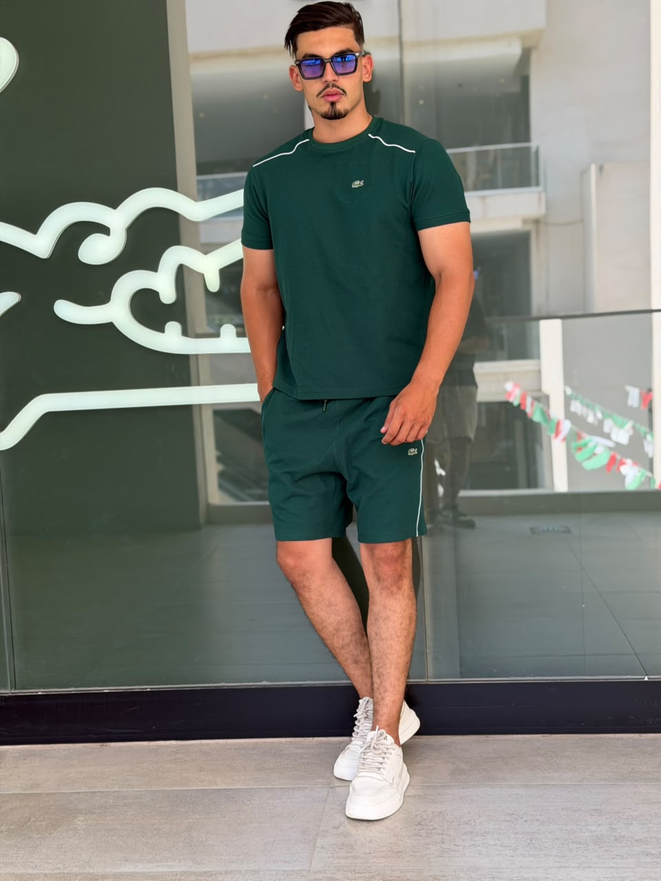 Ensemble Sportswear Premium.